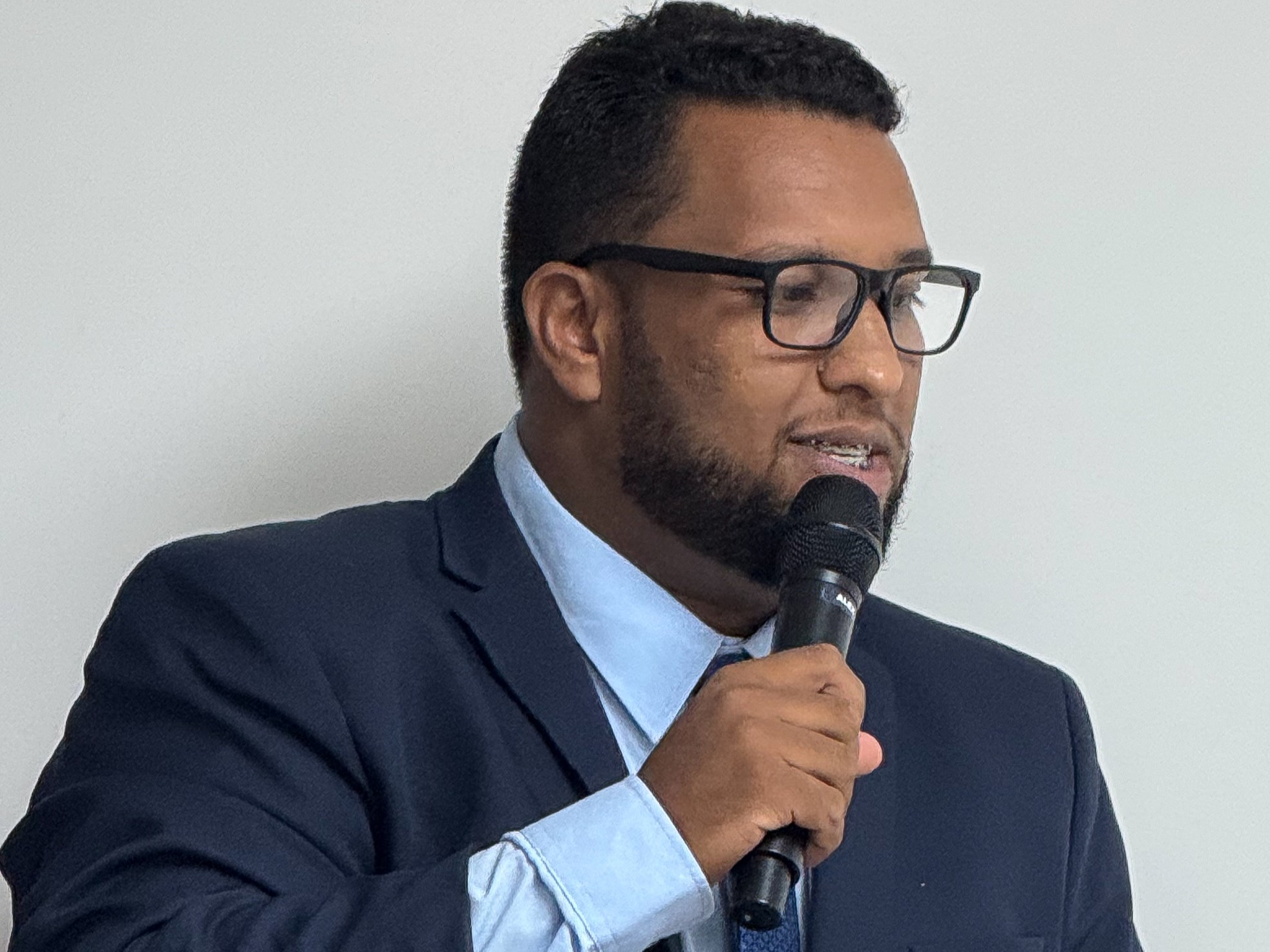 Aprovado na Câmara, Projeto do vereador Alex Gomes para denominar o Centro de Convivência de Maracás como 'Ana Selma Santos Oliveira' vai para sanção do Executivo
