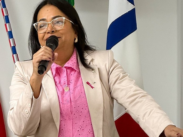 Câmara aprova Indicação da Vereadora Noelia de Damião ao Executivo para realização de cobertura na área externa do Colégio Normal de Maracás