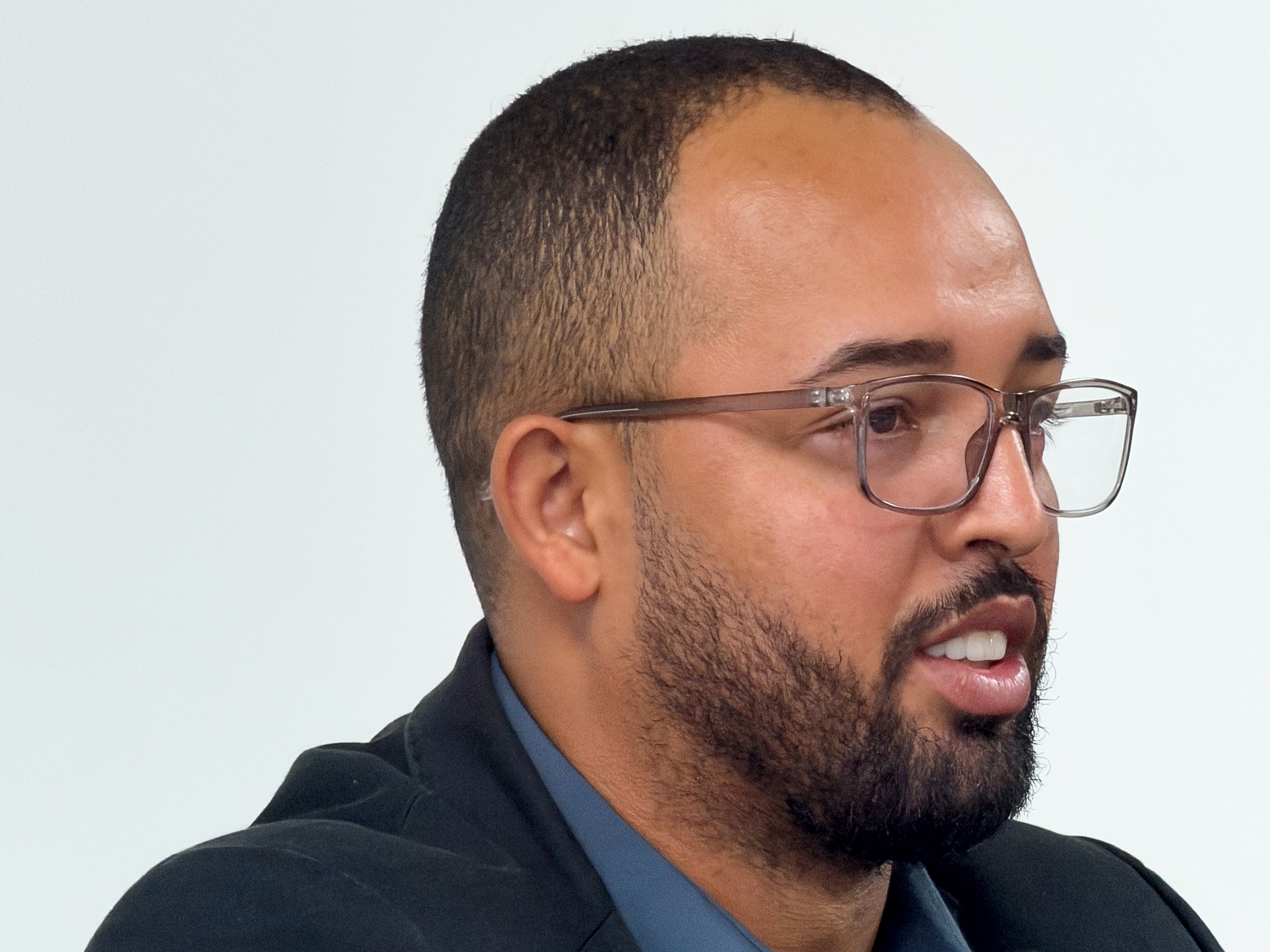 Câmara aprova Indicação do vereador Hellyan ao Executivo para denominar a futura Unidade de Saúde do Beija-Flor como 'UBS Augusto Leonel de Oliveira Dias', popular Guto da Saúde