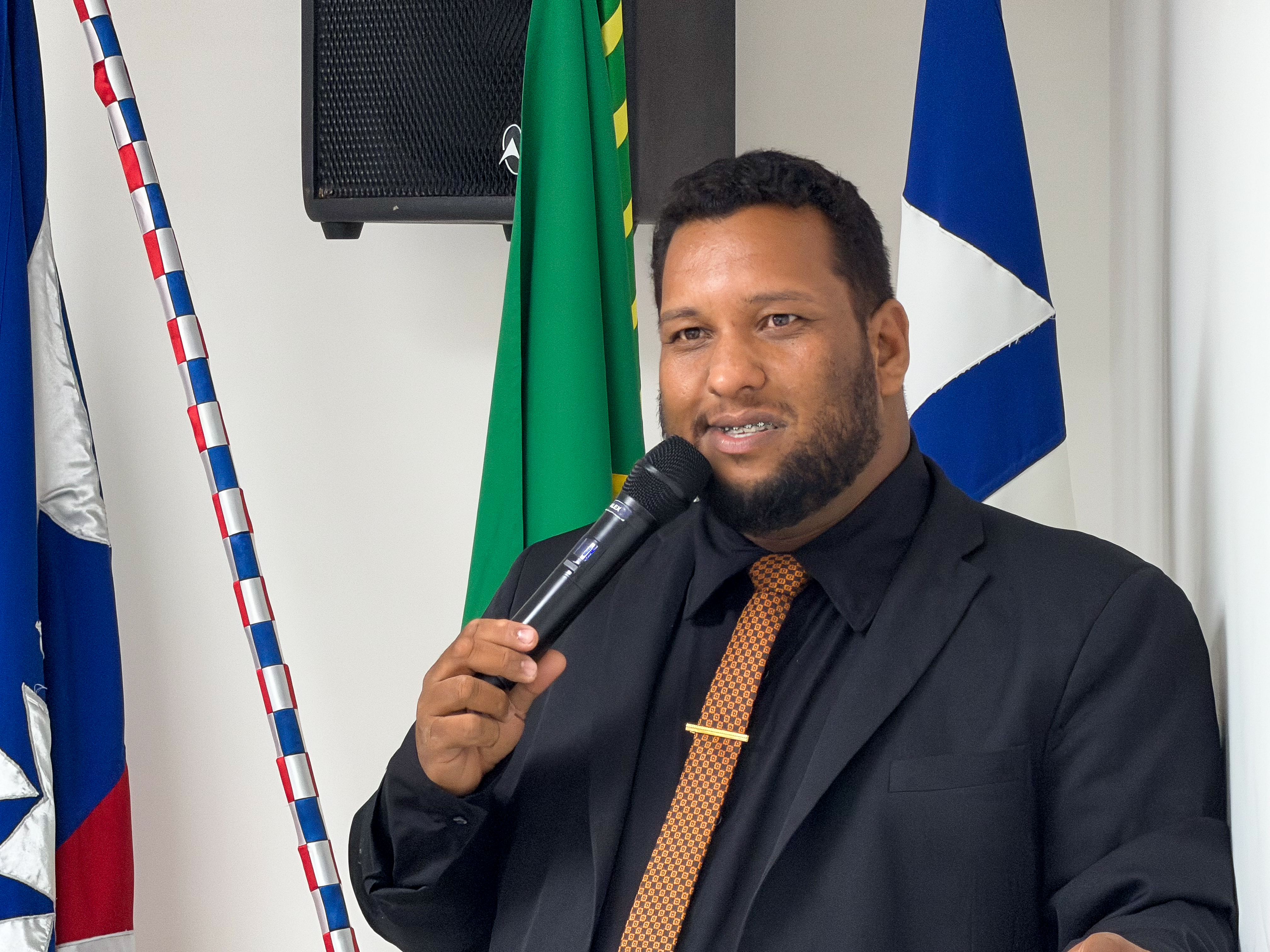 Câmara promulga Projeto de Lei do vereador Alex Gomes que autoriza o Executivo a implantar pontos de acesso gratuito à internet (Wi-Fi) nas praças de Maracás