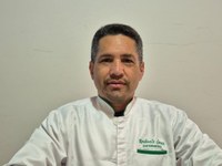 Com Decreto aprovado pela Câmara, vereador Alex Gomes homenageia o enfermeiro Rondinelle Gomes de Figueiredo com Título de Cidadão Maracaense