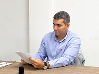 Com Decreto, Executivo regulamenta a Lei Municipal 725/2025 de autoria do vereador Renê Almeida, que trata sobre a obrigatoriedade de limpeza dos terrenos pelos proprietários, e a proibição ao descarte irregular de lixo em Maracás