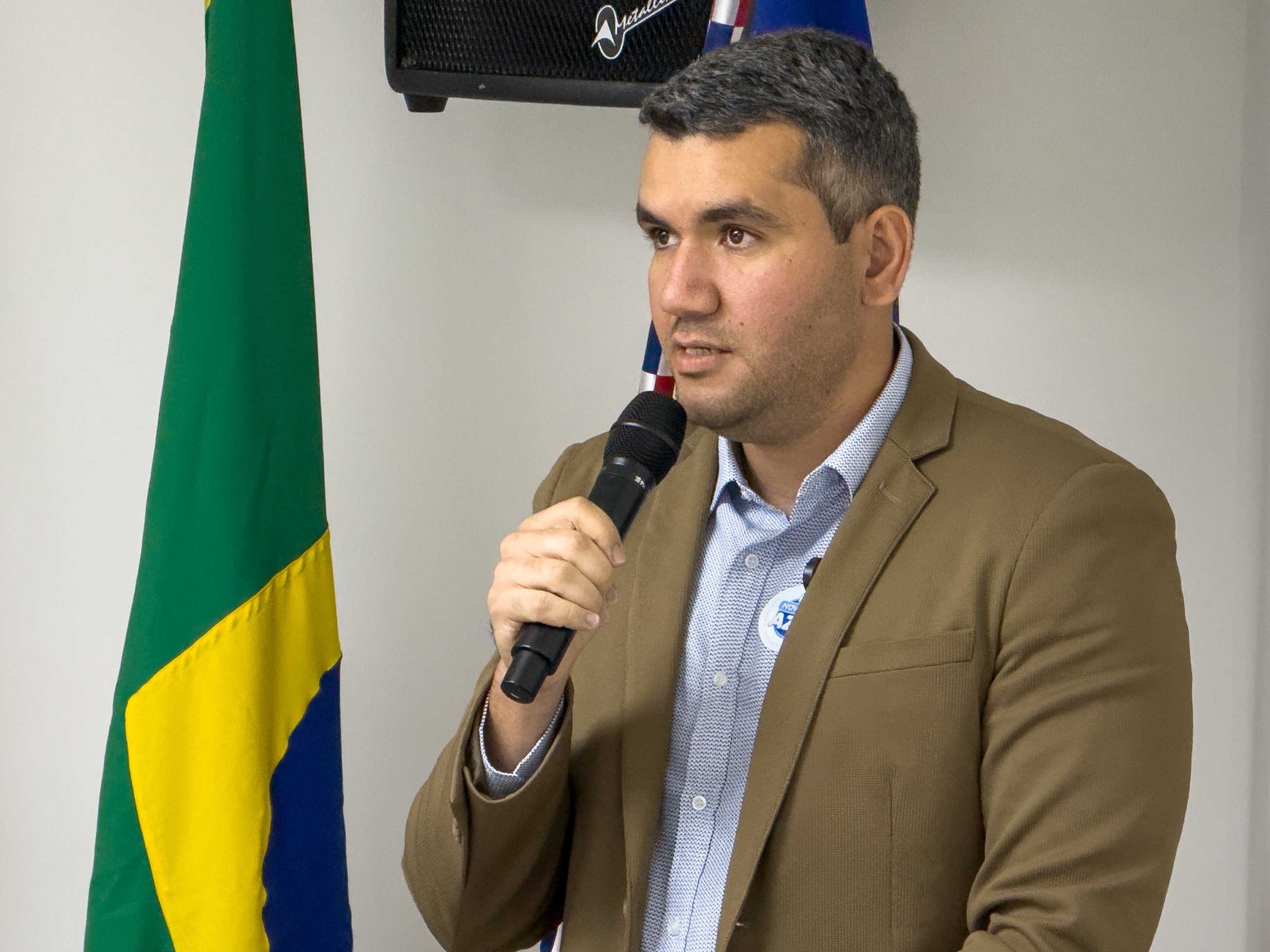 Executivo sanciona Projeto de Lei do vereador Renê Almeida que dispõe sobre a não obrigatoriedade do uso do uniforme escolar aos alunos com Transtorno do Espectro Autista (TEA)